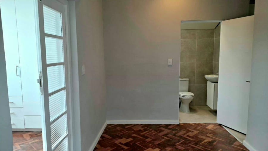 1 Bedroom Property for Sale in Sea Point Western Cape